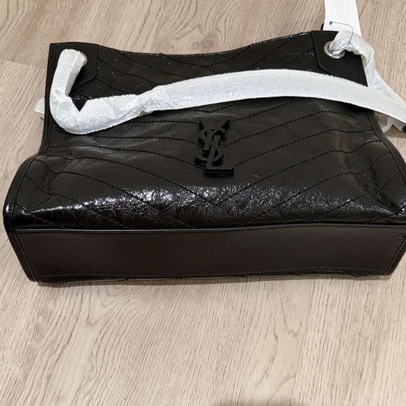 Niki Medium YSL Shopper Tote Bag in Crinkled Leather - Picture 7 of 8